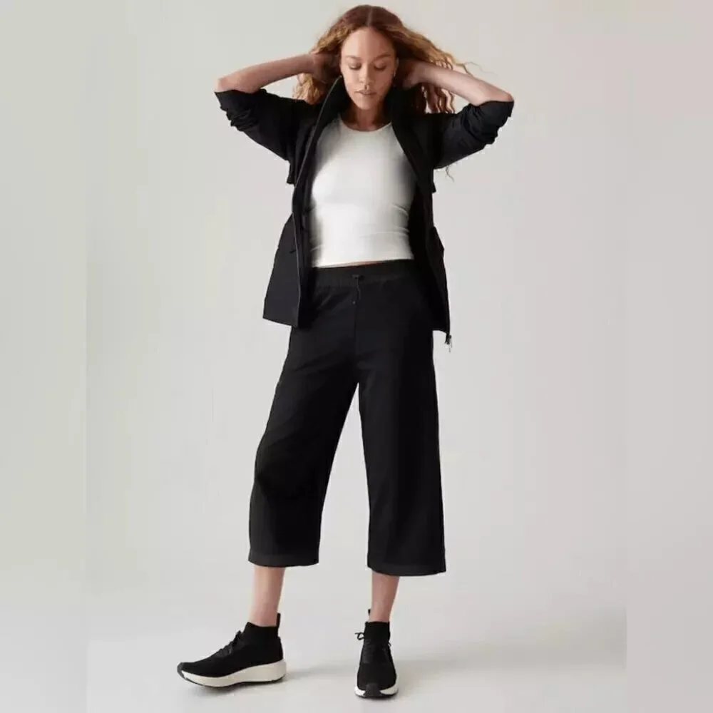 Athleta Triumph Hybrid Wide Crop Pant